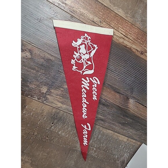 Vintage Red And White Green Meadows Farm Stiff Felt Pennant 17x8 - Picture 1 of 10